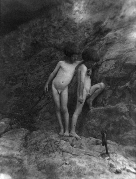 Foto: Imogen Cunningham |  Twins on Rocks, 1922